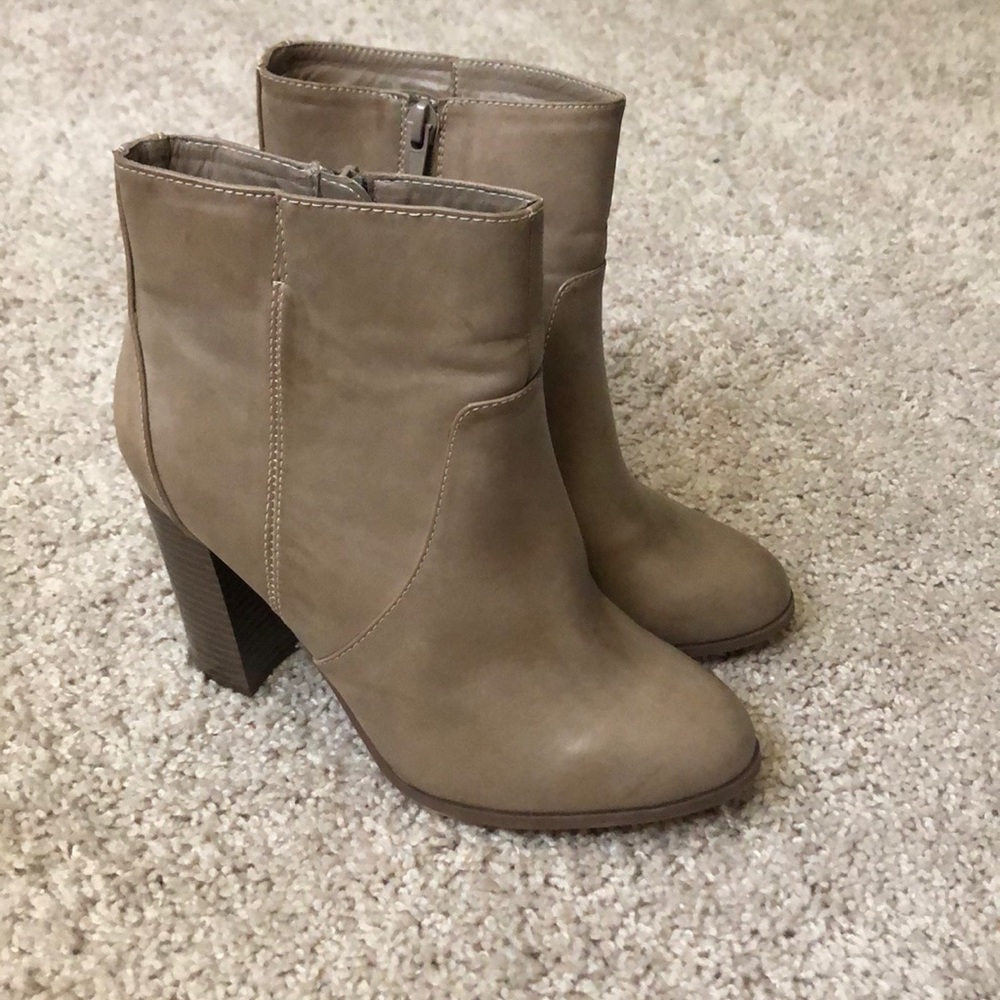 Only worn once! 3.5 inch nude booties